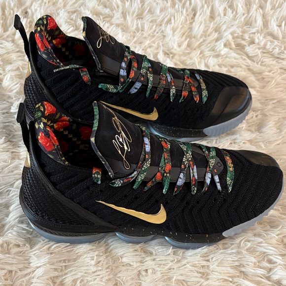 Nike Lebron Other - Stylish Black and Gold Athletic Shoes for Men